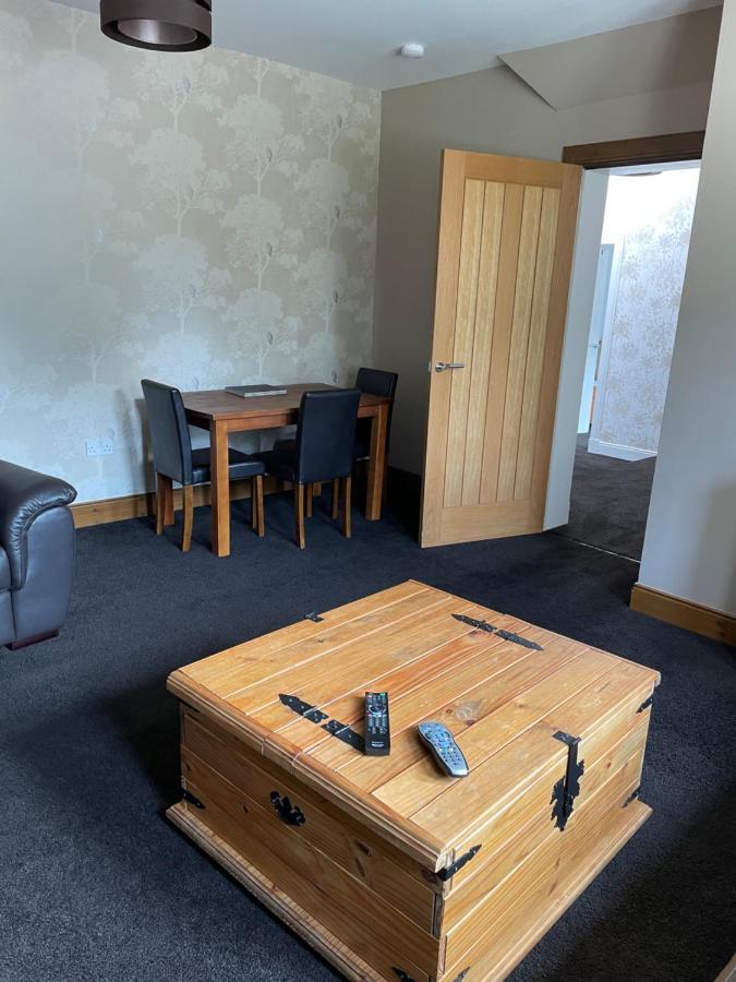 Newsagents Flat Apartment Лейрг Екстериор снимка