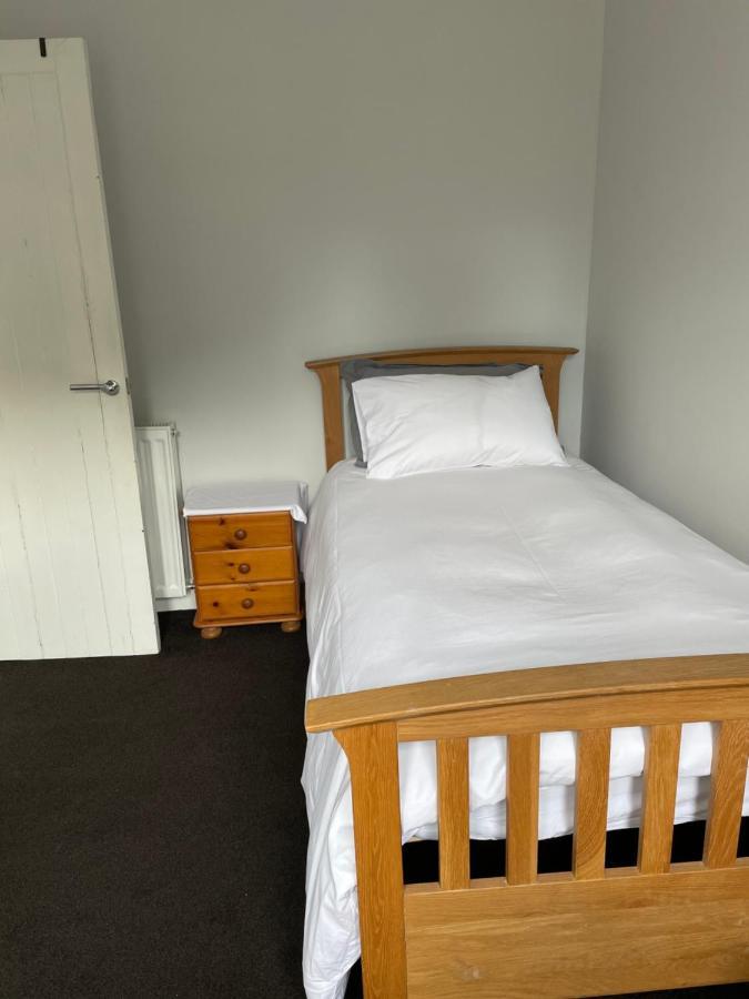 Newsagents Flat Apartment Лейрг Екстериор снимка